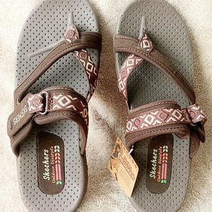 Sketchers Reggae Trailway Flip Flops Size 7 in Chocolate Brown